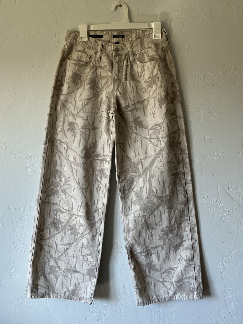 NWOT Wild Fable Camo Muted Cream Low Rise Baggy Jeans